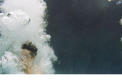 qq心情说说很现实的句子:一路上,你可以哭泣,但你不能