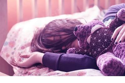 下雨天关于回忆的伤感说说:回忆在哭泣,苍白的背景