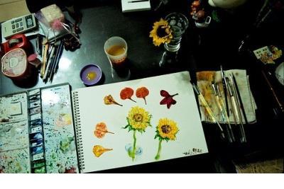 下雨天发朋友圈的心情说说:淋在雨里,看不出是泪还是水