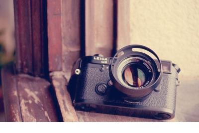 下雨天发朋友圈的心情说说:淋在雨里,看不出是泪还是水