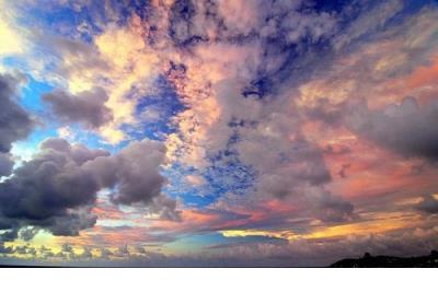 分手的经典心情说说:假装快乐的人善于熬夜