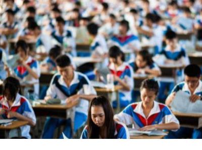 让人心痛的心情不好的说说:与其让我走,不如说是时间让我走