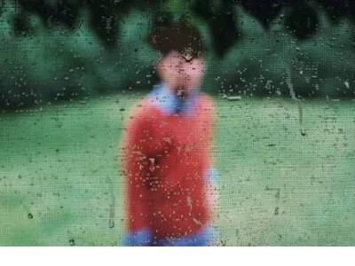 曾经的雨中同行,却早已成为了过眼云烟