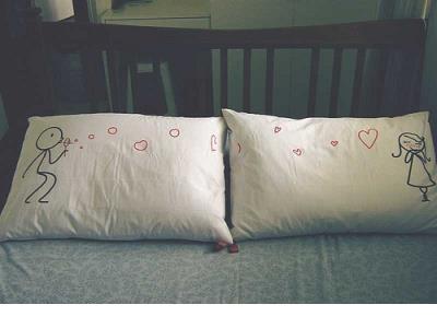 有关闺蜜的句子 闺蜜就是,当她睡不着的时候,你也甭想睡