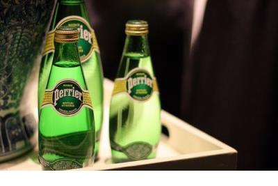 手机怎么能一直震动 手机无缘无故震动不停