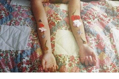 记忆浅了,话题短了,最后我们沉默了