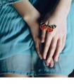 用浪花写一句拟人句*浪花像顽皮的孩子一样蹦蹦跳跳