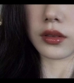 同桌手在我的裤子里:女同学叫我去她家卧室做