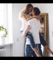 男孩子抱着女孩子会硬吗:小受被开的时候有多疼