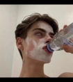 女搓澡工给男的服务*澡堂搓澡被打了飞机