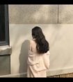 公车摸大屁股经历_将两条美腿扛在肩上抖动