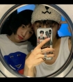 他闷哼一声整根_四条美腿紧紧交缠在一起