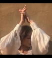 四条美腿紧紧交缠在一起/我同桌上课掐我奶