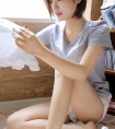 两女四条美腿交缠在一起/振动哭h失禁求饶