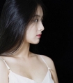 他抬起她的臀 不停的撞击着