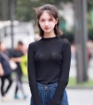 粉嫩被两个粗黑疯狂进出,跨坐在他的腿上摇动h