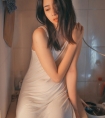 男朋友脱我衣服吻我胸_地铁上被挤得好有感觉