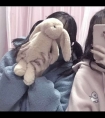 拇指堵住铃口/两个女生两胸之间斗胸