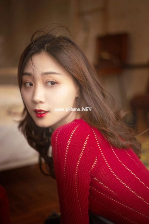 色5月_机会是猎人后面的那只犬